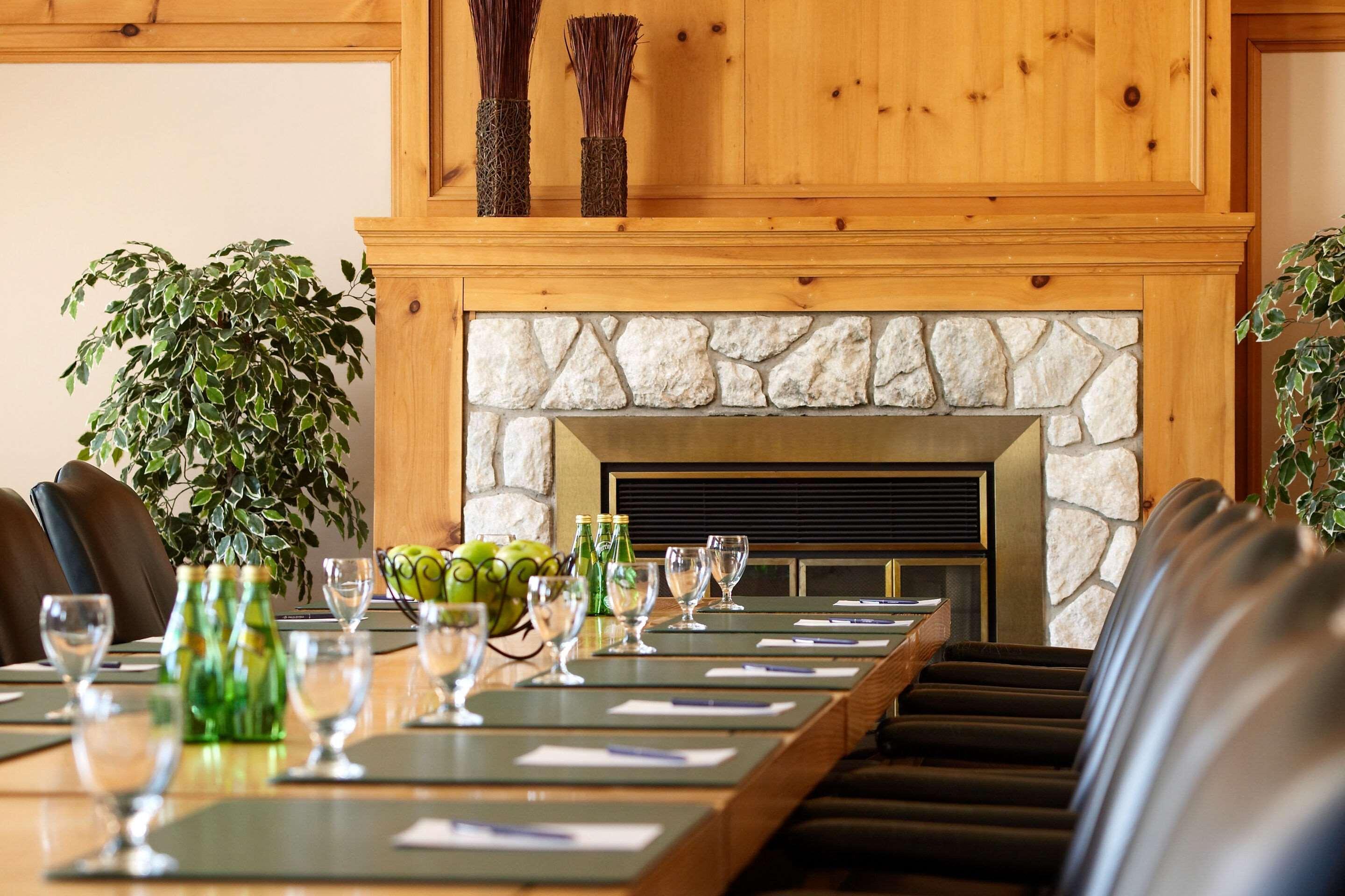Pinestone Resort, Conference Centre, Spa & Golf Course Haliburton Dış mekan fotoğraf
